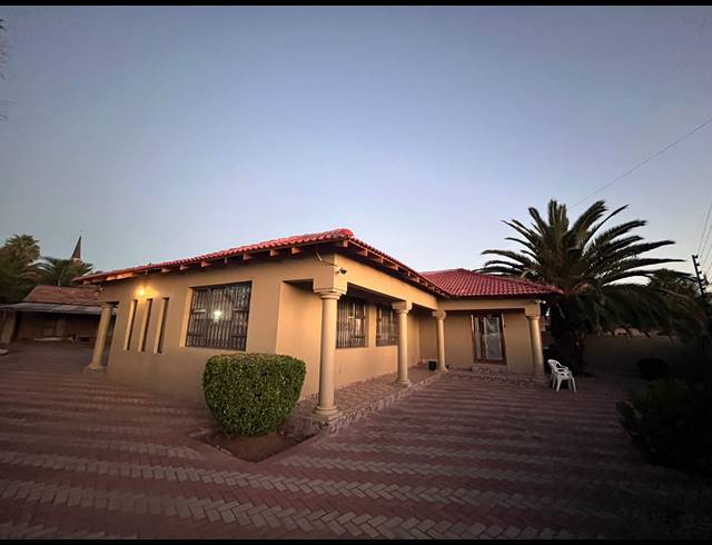 5 BEDROOM FREEHOLD FOR SALE IN CULEMBORG PARK